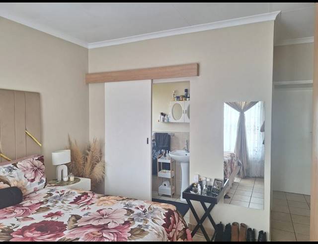 2 BEDROOM TOWNHOUSE FOR SALE IN DALVIEW